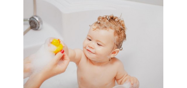 Детское мыло или шампунь: что лучше для мытья волос малыша?