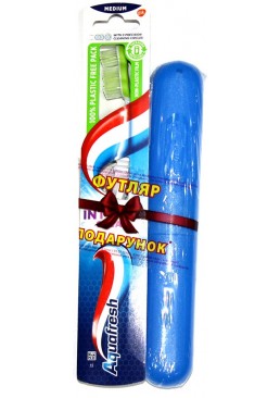 Зубная щетка Aquafresh Intense Clean Medium + футляр